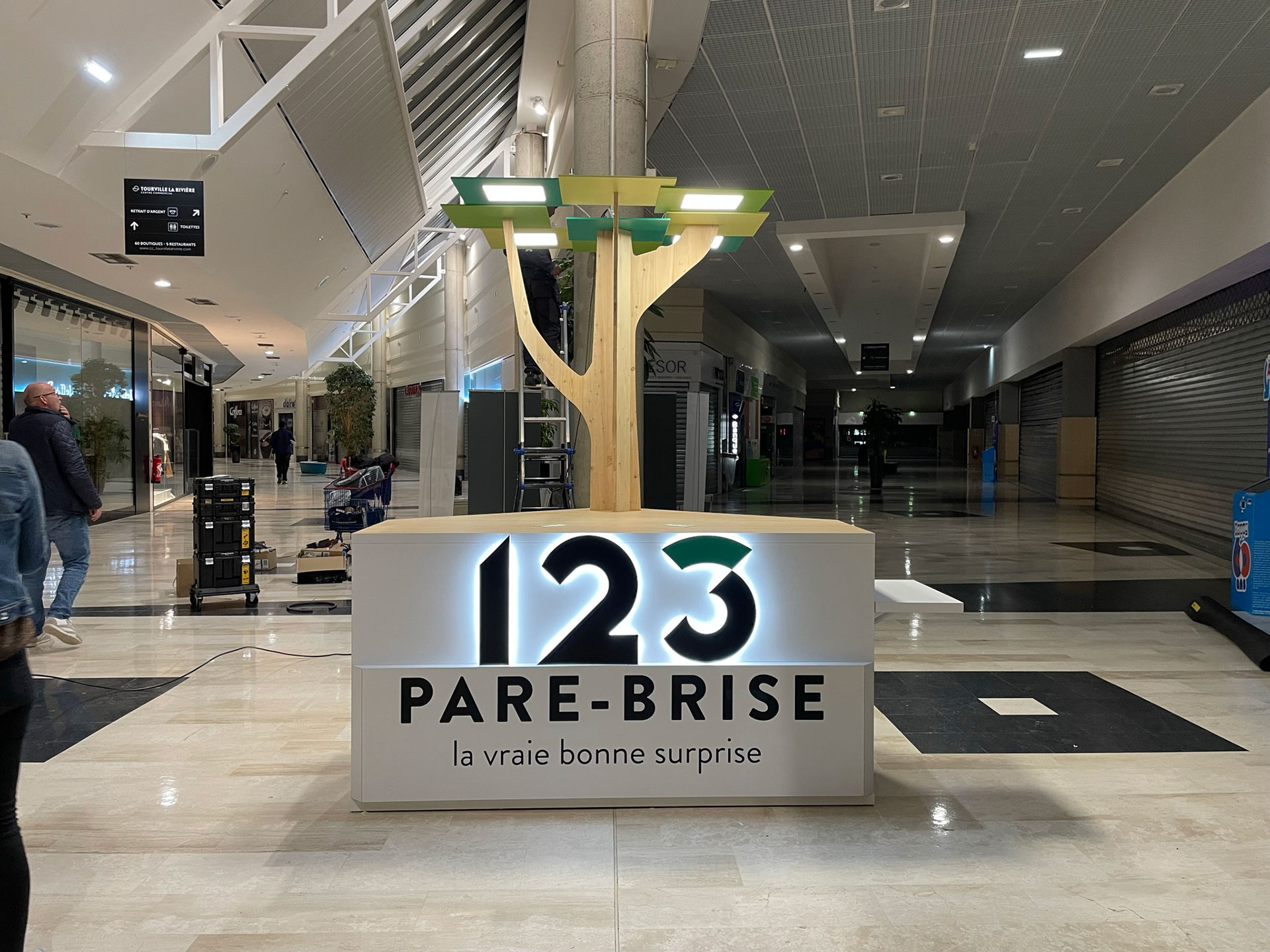 123-PARE-BRISE_CORNER-Tourville-la-rivière_magasin-20m²-5